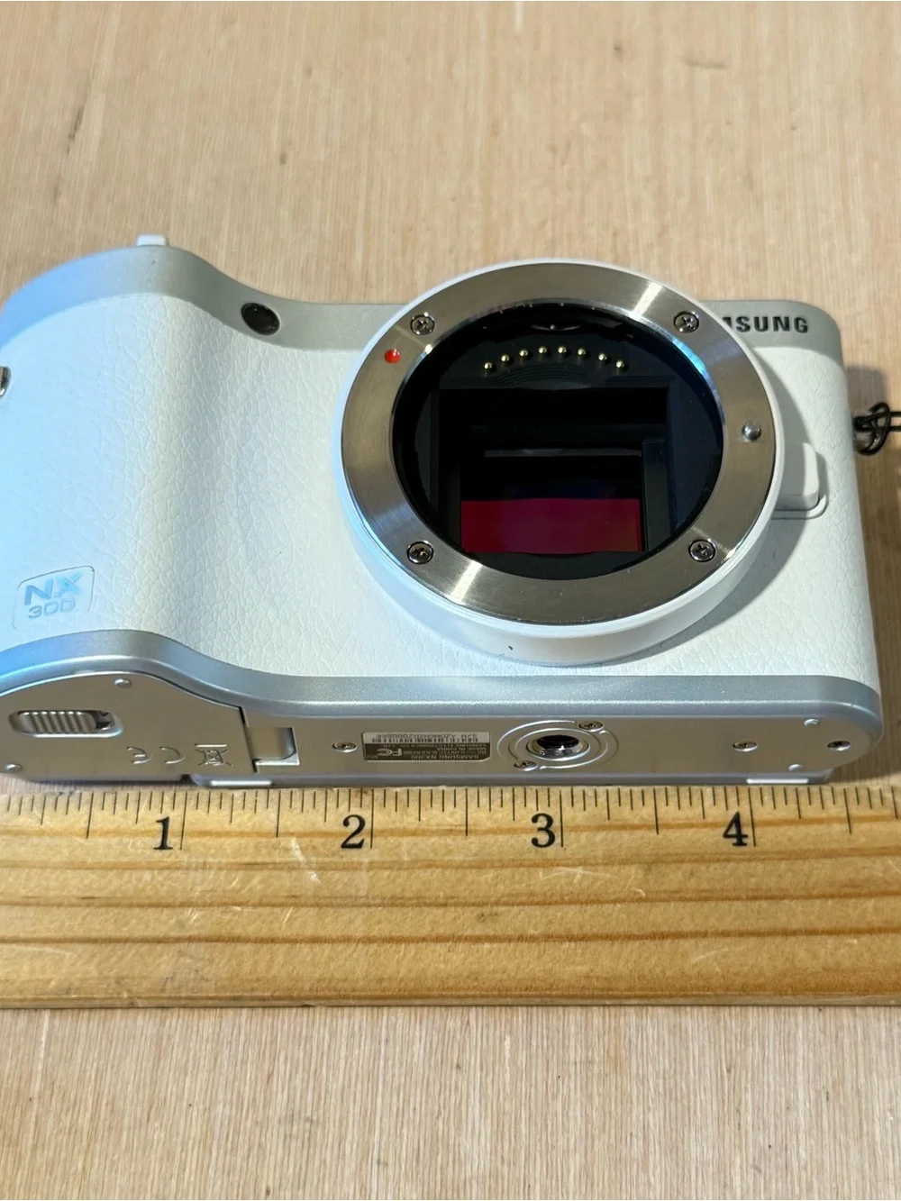Samsung NX300 Mirrorless Digital Camera White Body Only Tested Working Read Info